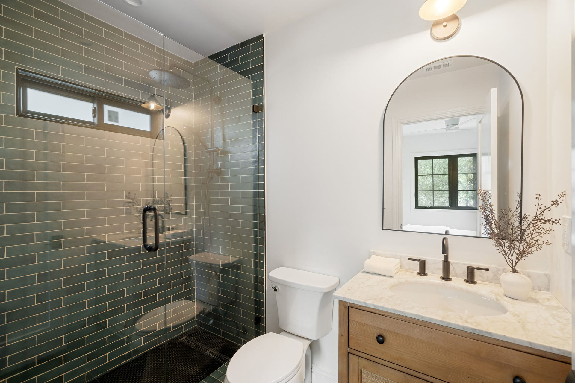2607 Locksley — 4