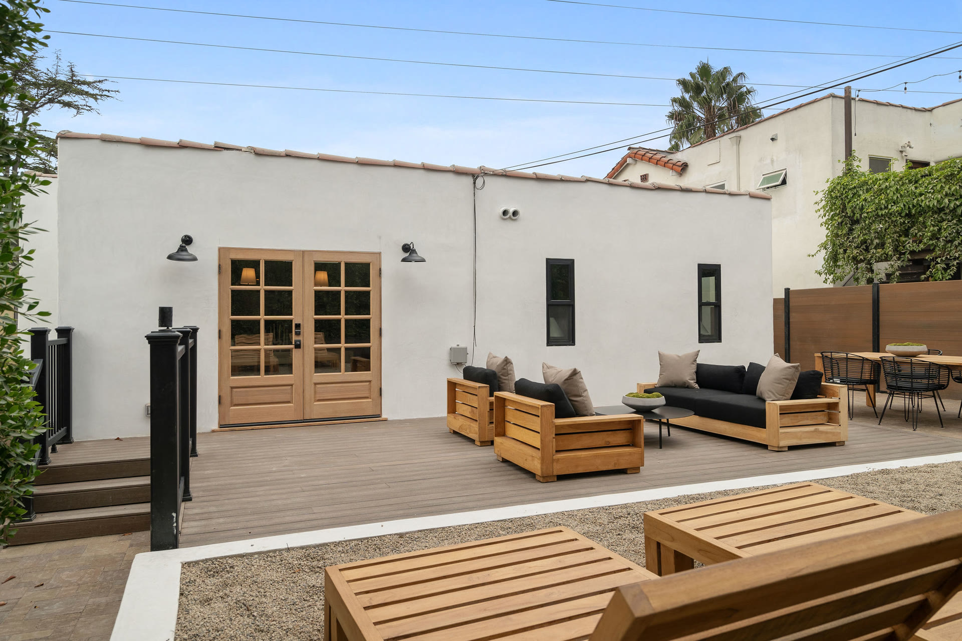 2607 Locksley — 5