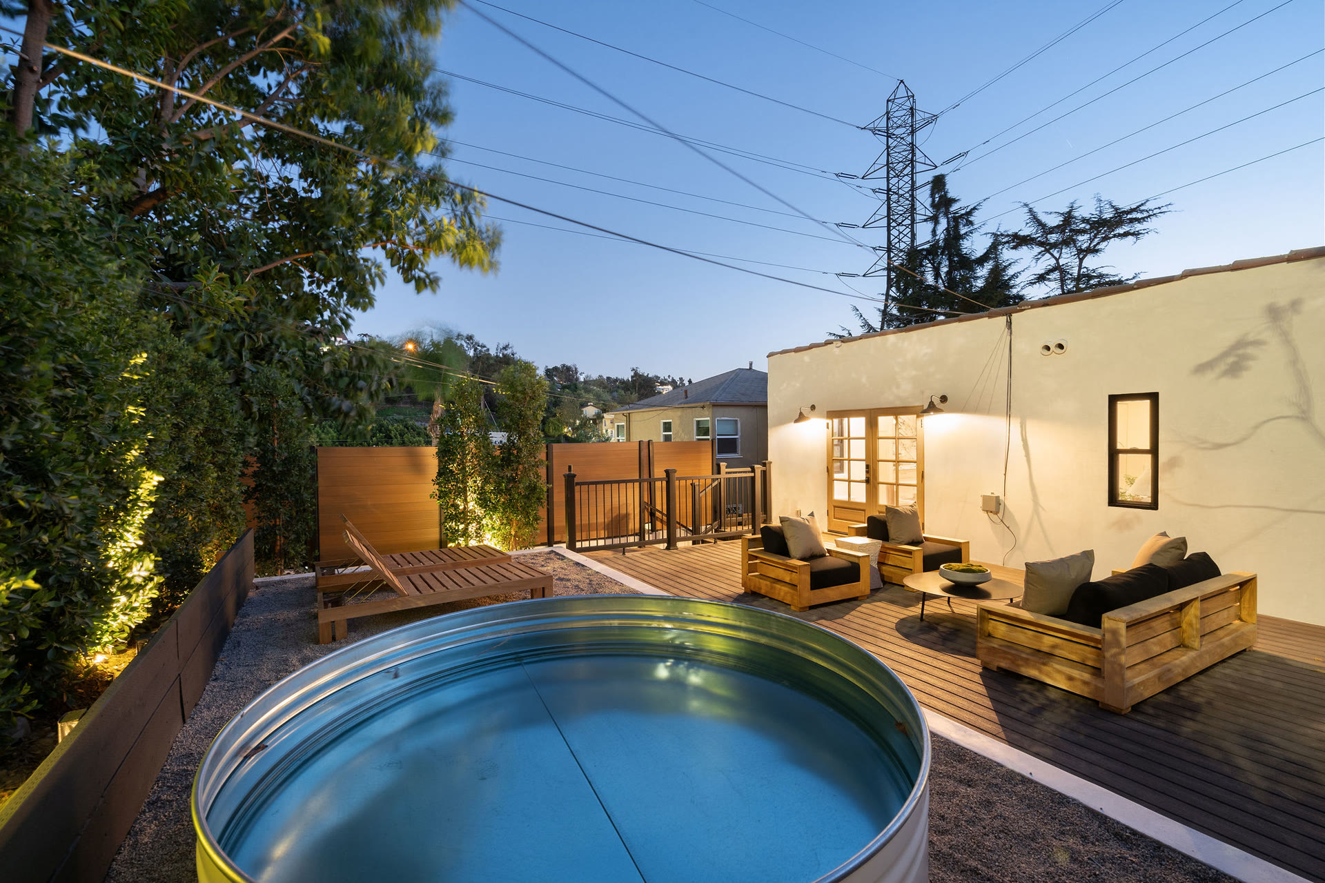 2607 Locksley — 6